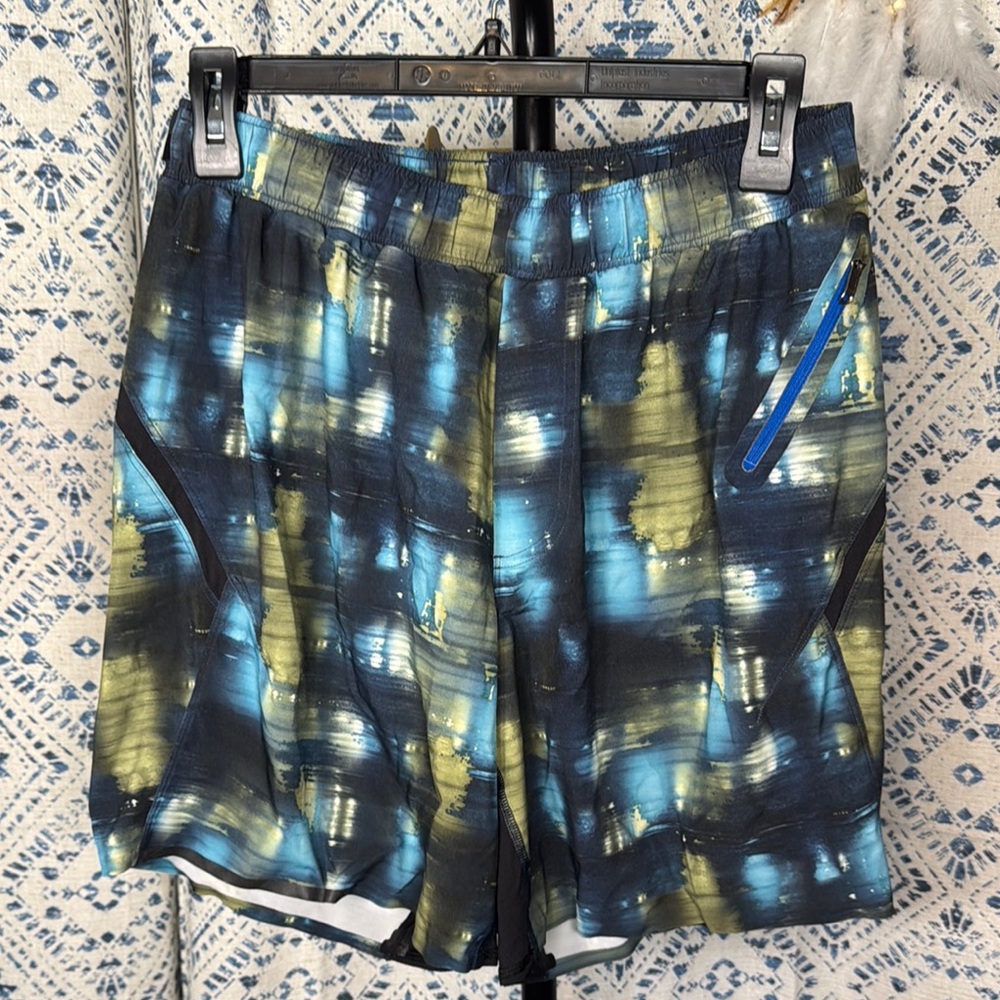 Lululemon men’s size medium Blue and Yellow Patterned Shorts